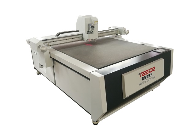 Macchina per il taglio di tessuti per indumenti digitale CNC automatica